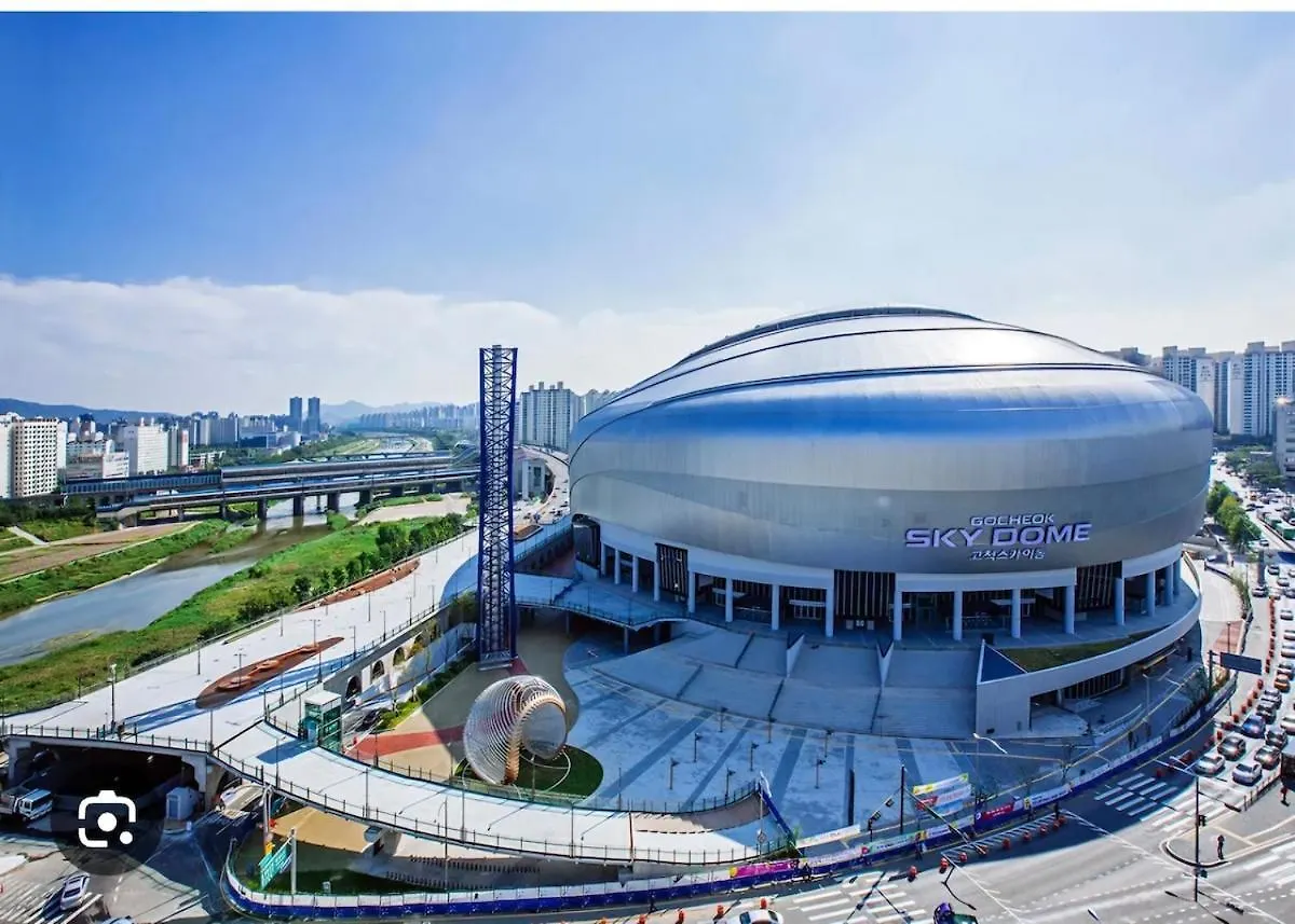 Stayjin Kachisanstation Gimpo Airportincheon Airport Yeouido Hongdae Gocheok Dome Up To 9People 4 Beds Seoul 0*,  South Korea