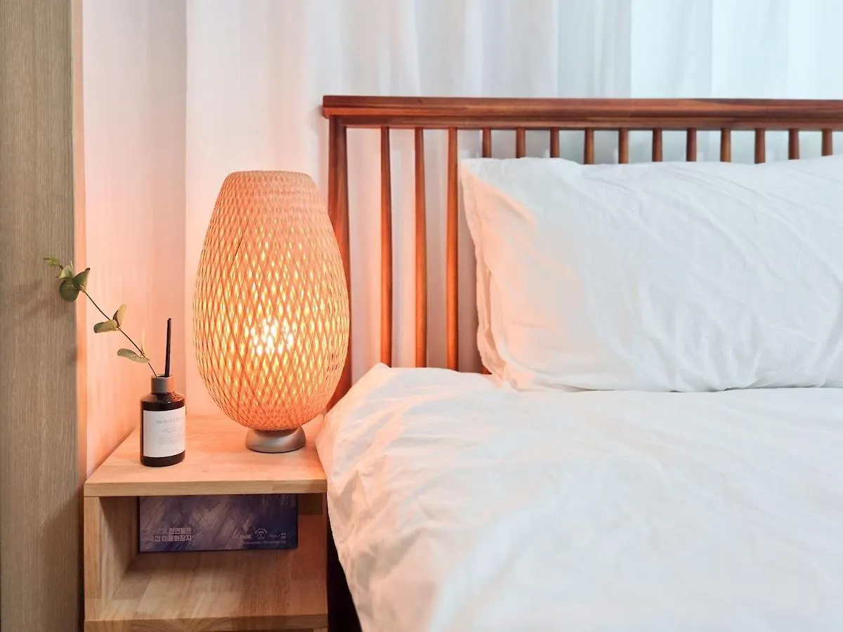 Stayjin Kachisanstation Gimpo Airportincheon Airport Yeouido Hongdae Gocheok Dome Up To 9People 4 Beds Seoul 0*,  South Korea