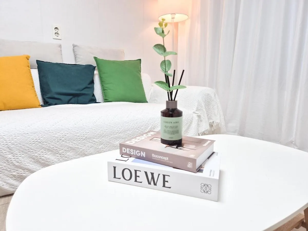Stayjin Kachisanstation Gimpo Airportincheon Airport Yeouido Hongdae Gocheok Dome Up To 9People 4 Beds Seoul Apartment