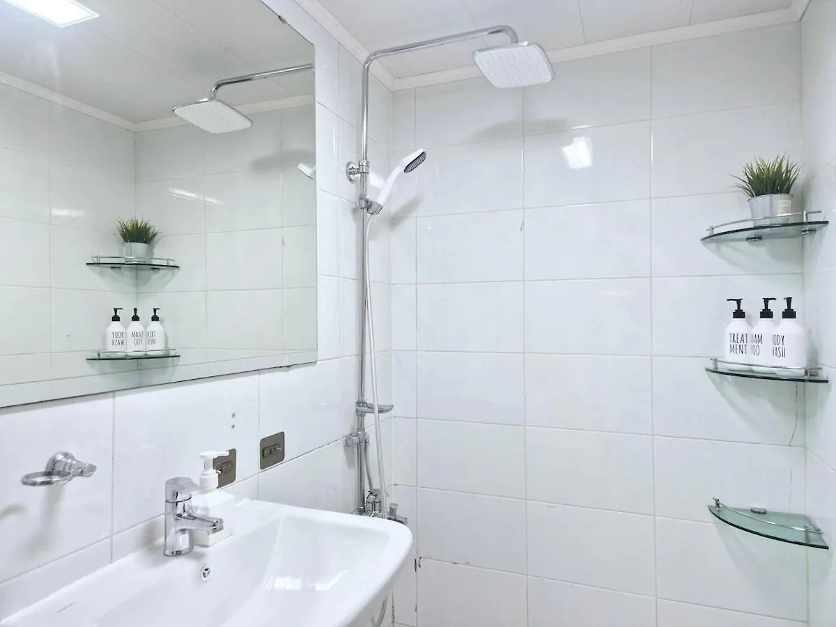 Stayjin Kachisanstation Gimpo Airportincheon Airport Yeouido Hongdae Gocheok Dome Up To 9People 4 Beds Seoul Apartment